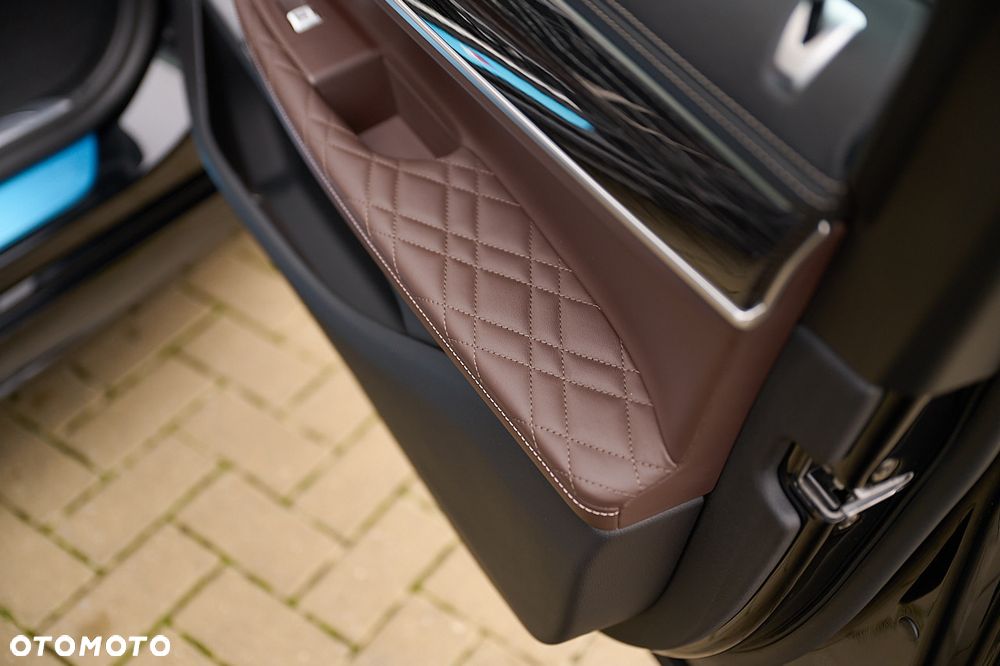 BMW Seria 7 740d xDrive - 26