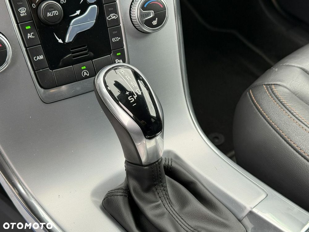 Volvo XC 60 D4 SCR Momentum - 28