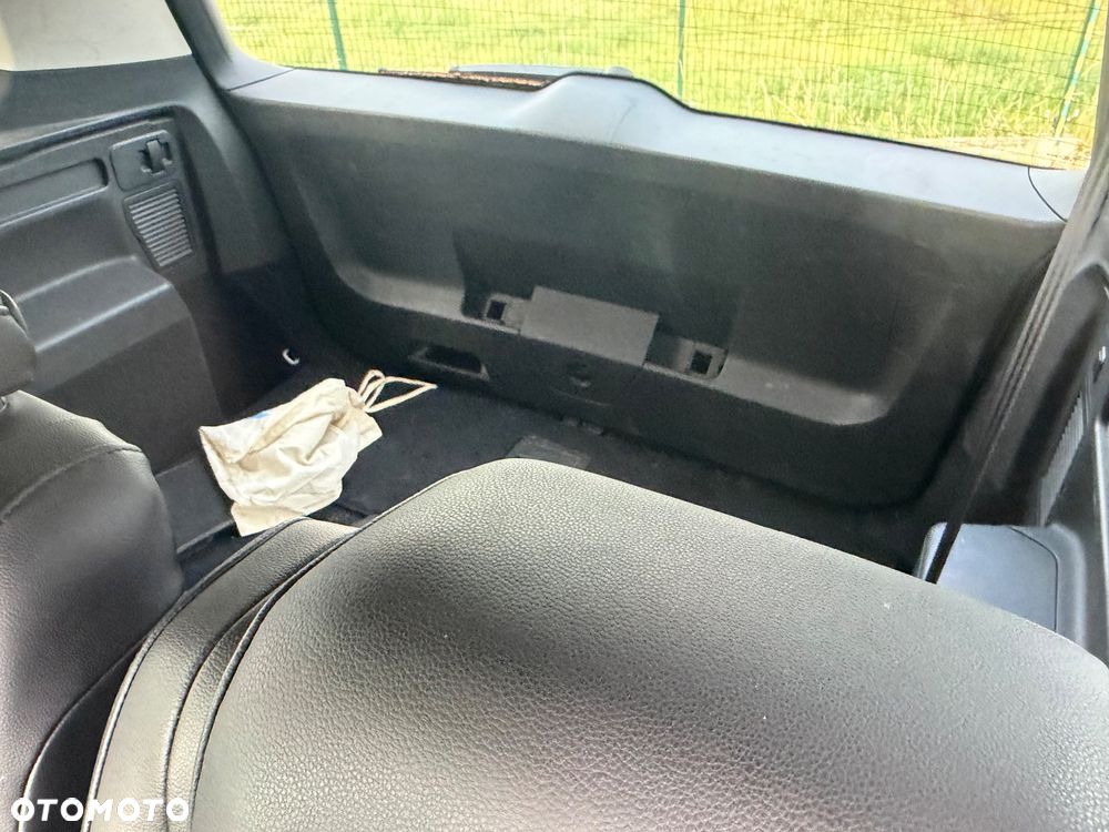 Volkswagen Touran - 10