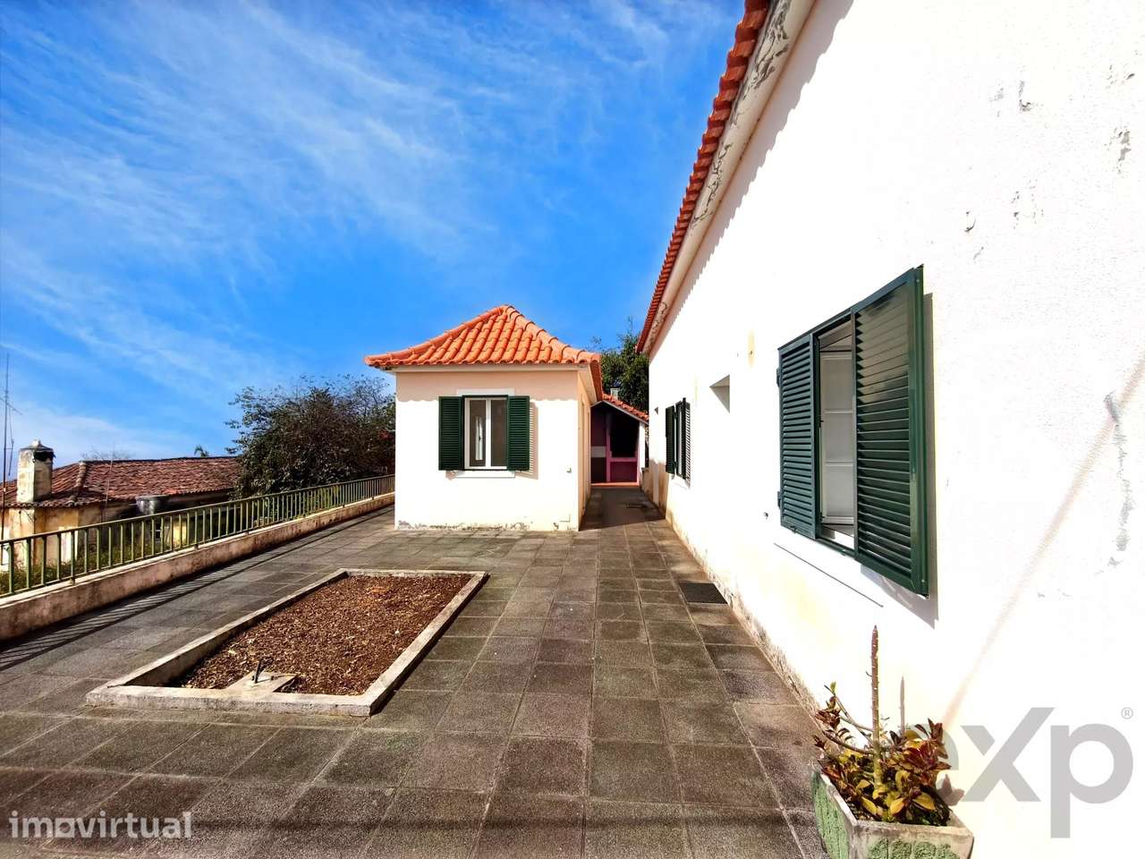 FUNCHAL | MORADIA T3, QUINTAL, CHURRASQUEIRA - Grande imagem: 2/34