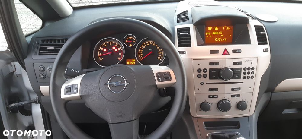Opel Zafira - 24