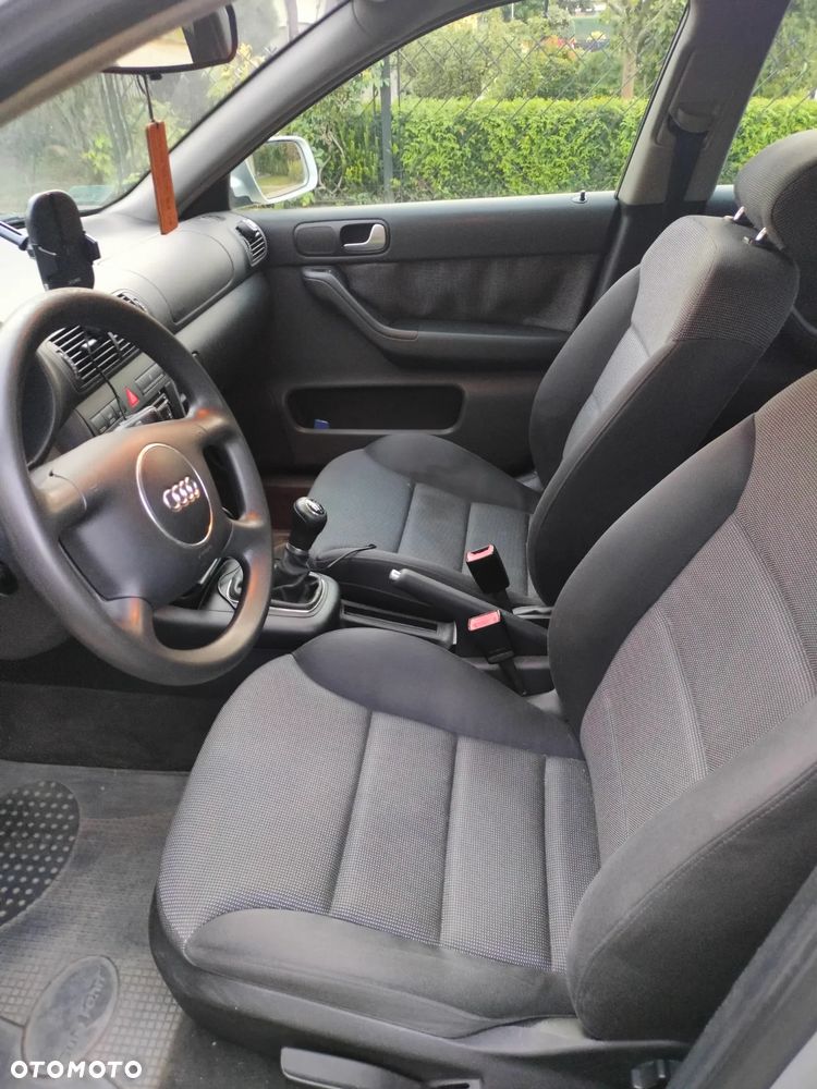 Audi A3 1.6 Ambiente - 9