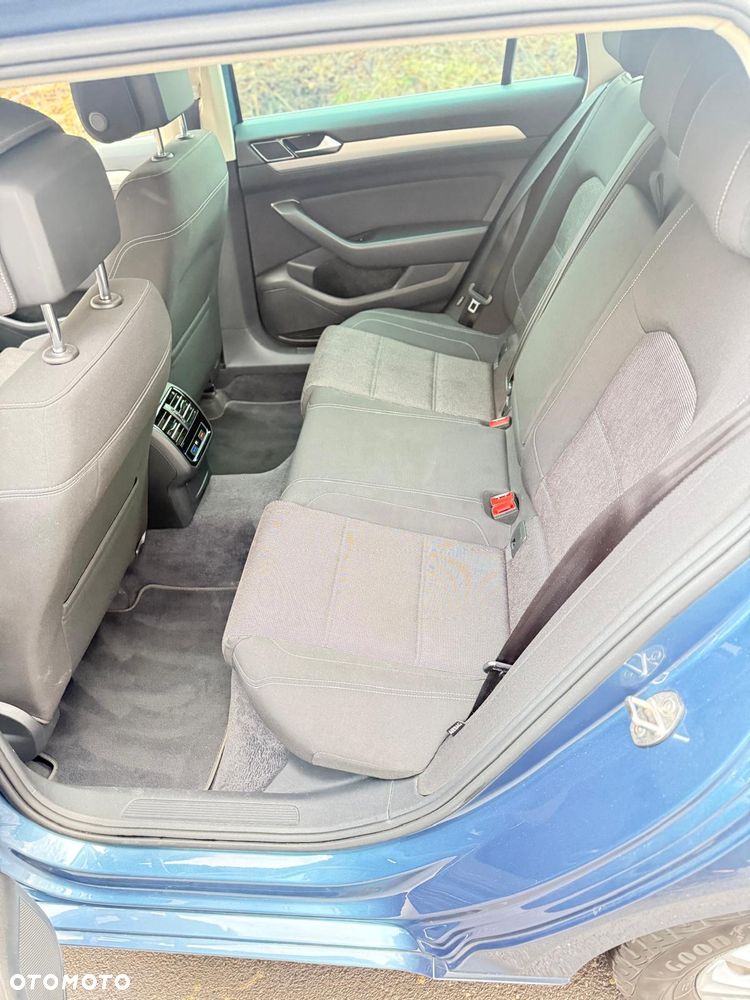 Volkswagen Passat - 13