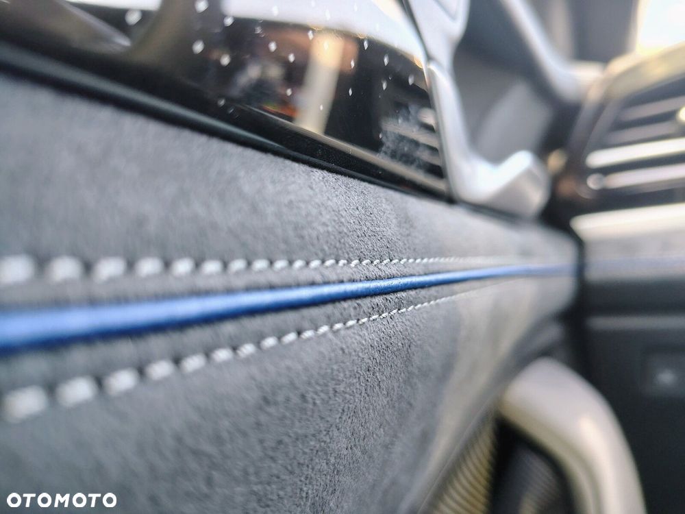 Volkswagen Passat - 37
