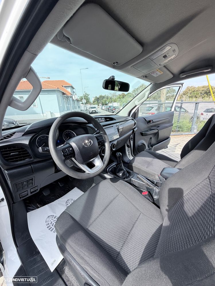 Toyota Hilux 2.4 D-4D 2WD CE - 19
