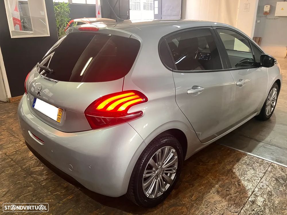 Peugeot 208 1.6 BlueHDi Style - 11