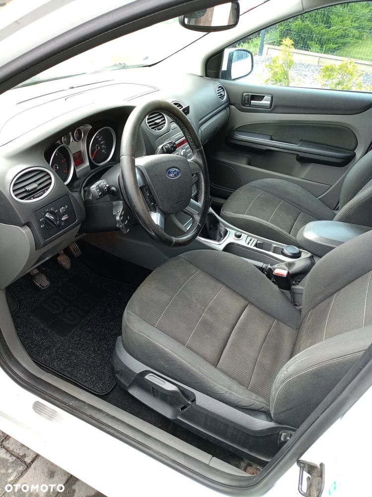 Ford Focus - 8
