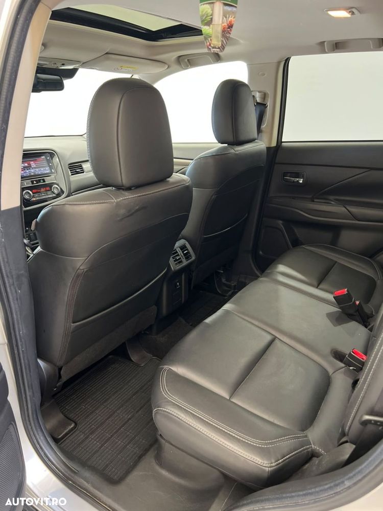 Mitsubishi Outlander - 10