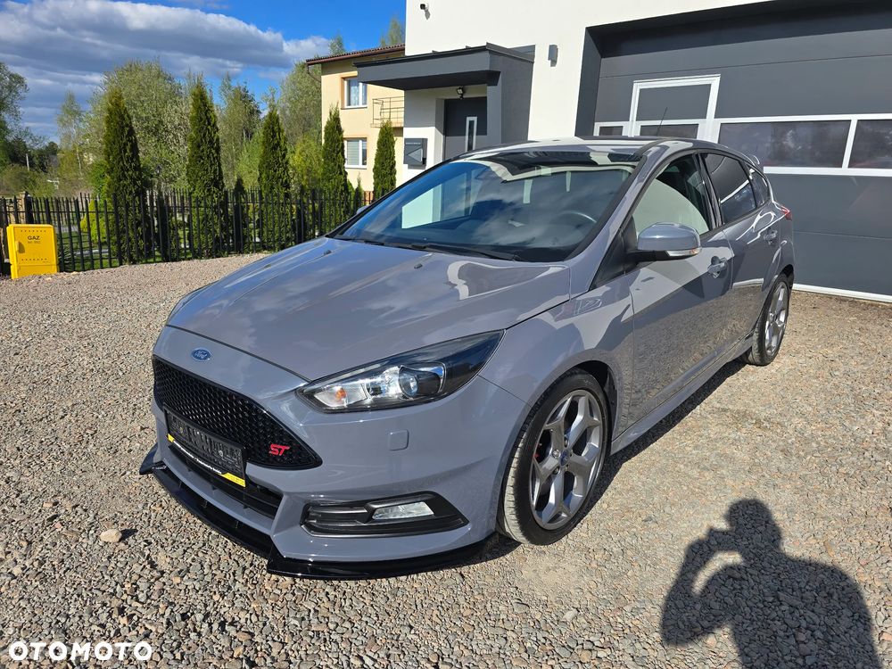 Ford Focus 2.0 EcoBoost ST mit Leder-Exclusiv-Paket - 2