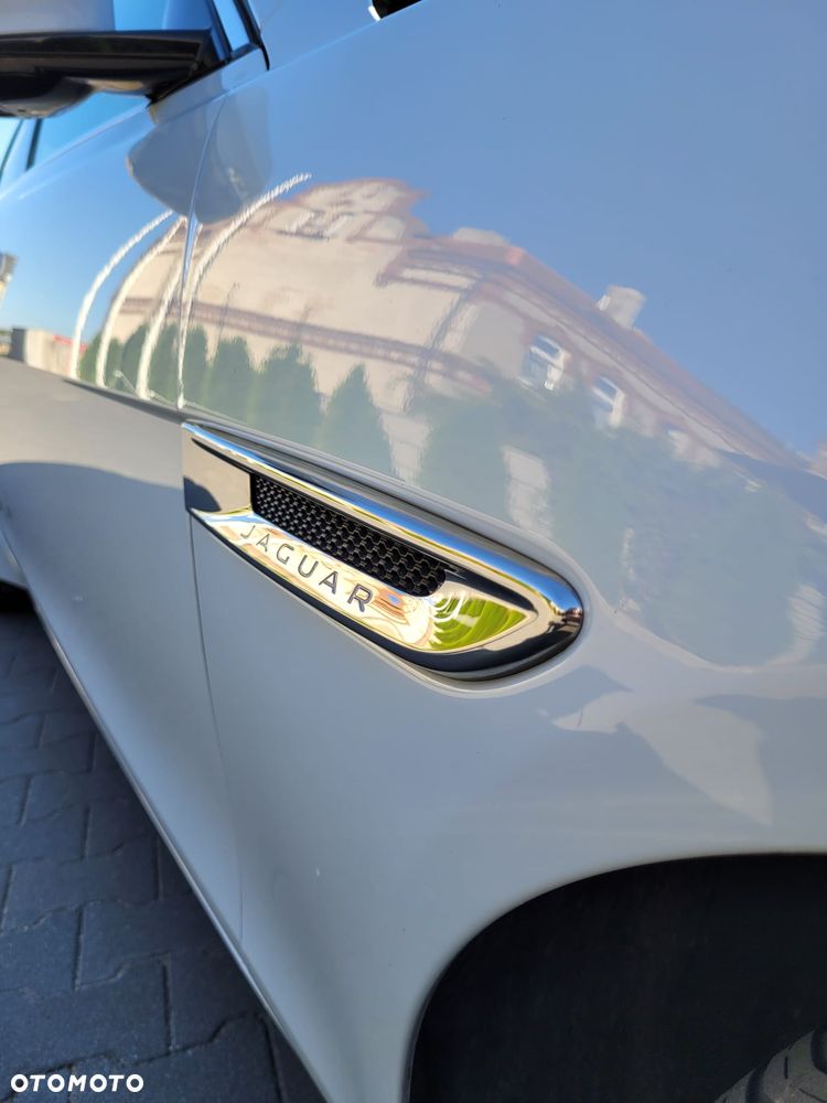 Jaguar XE - 12