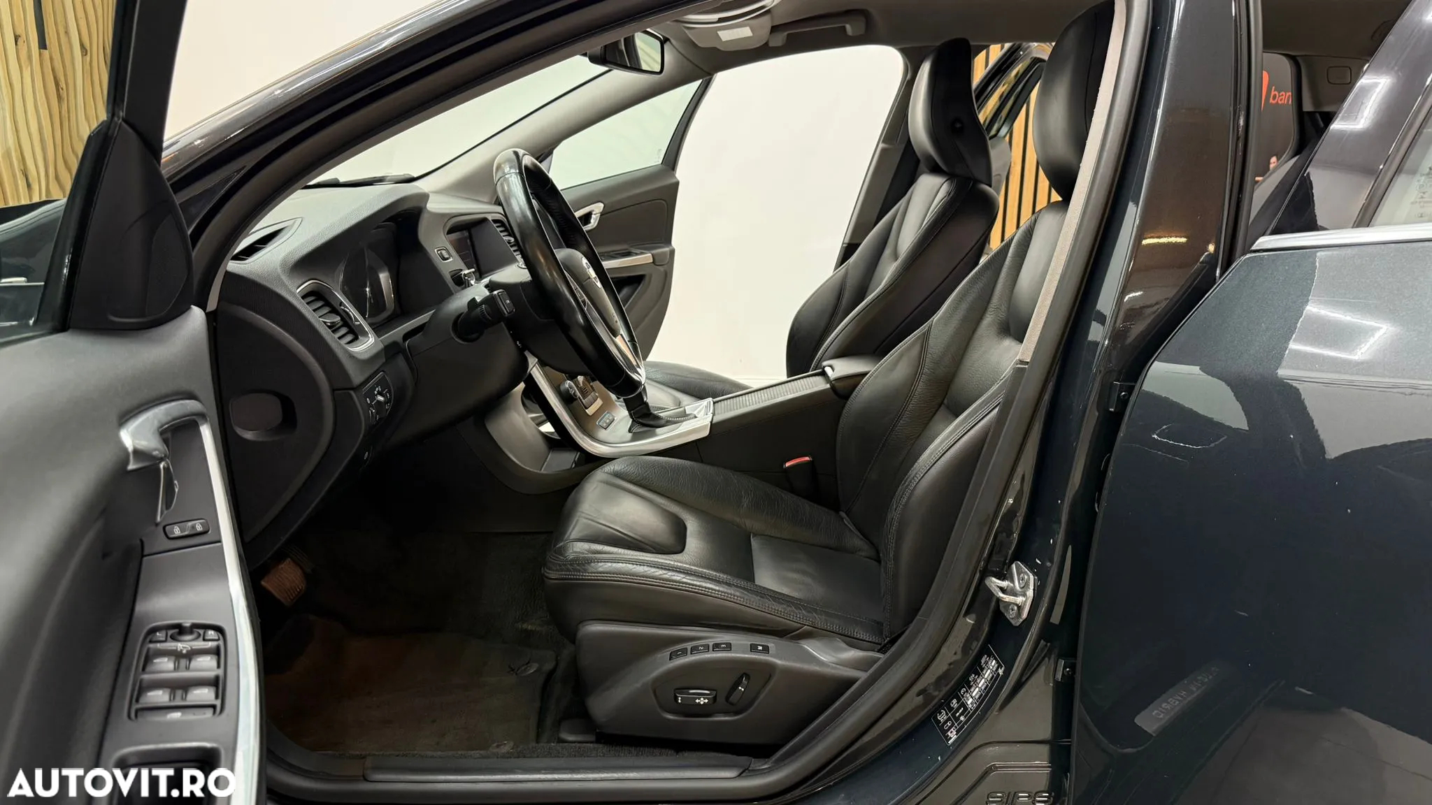 Volvo V60 D6 Plug-In-Hybrid AWD Geartronic Summum - 14