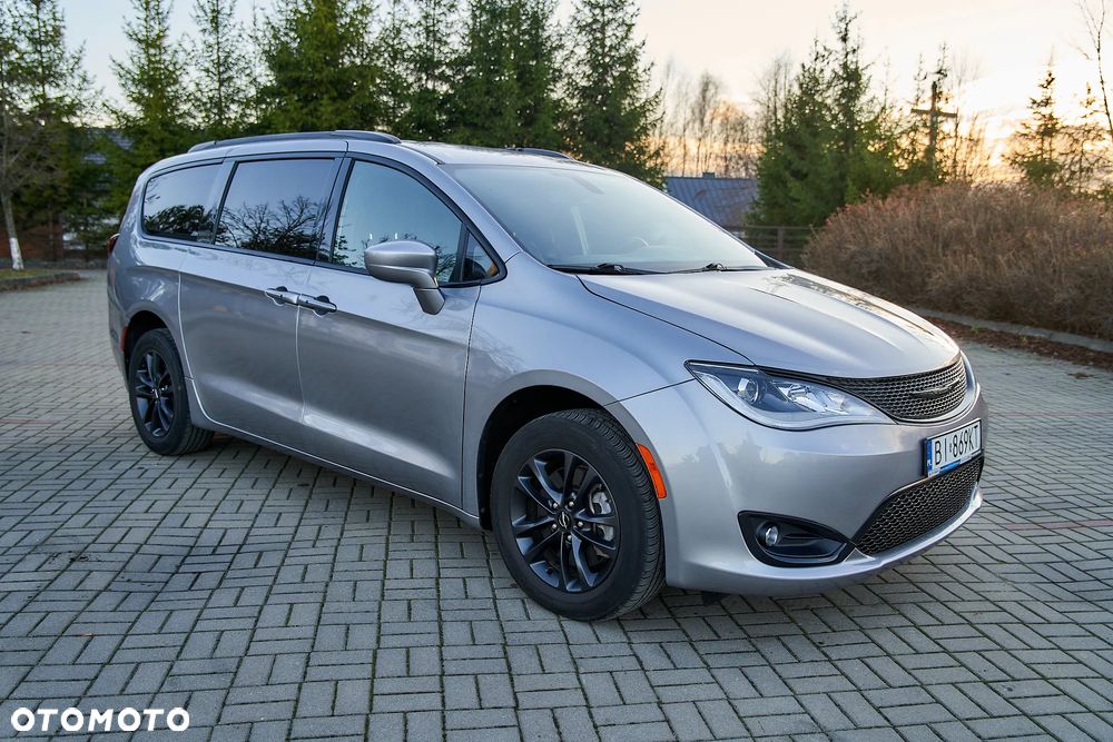 Chrysler Pacifica - 8