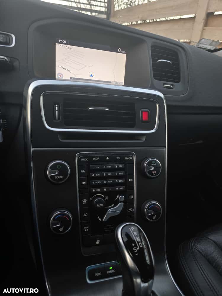 Volvo V60 D6 Plug-In-Hybrid AWD Geartronic Summum - 4