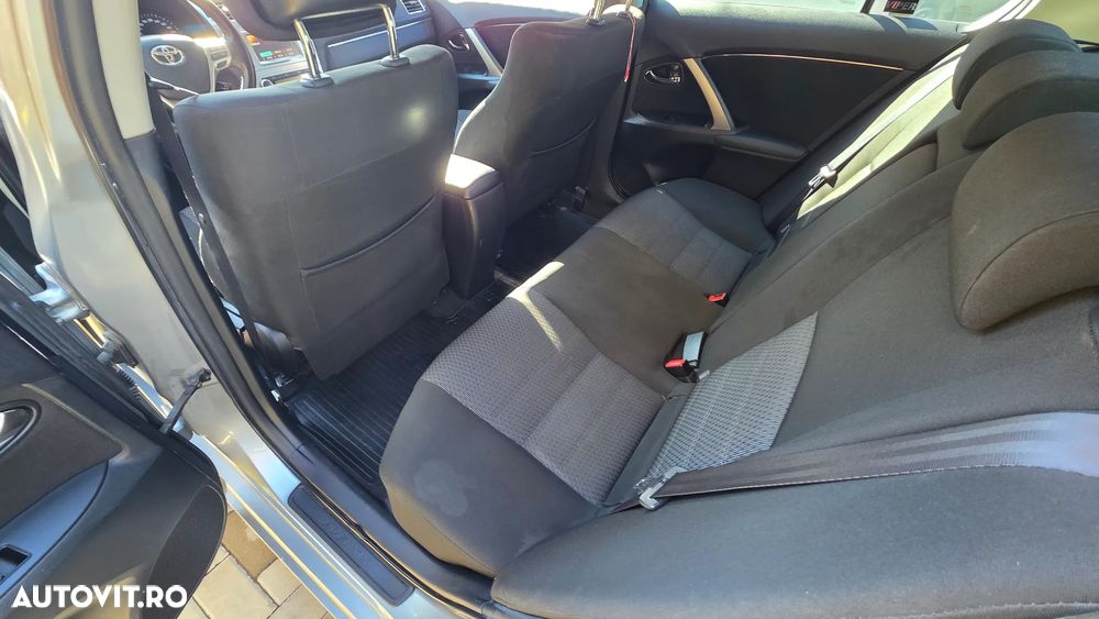 Toyota Avensis 2.0 D-4D Comfort - 10
