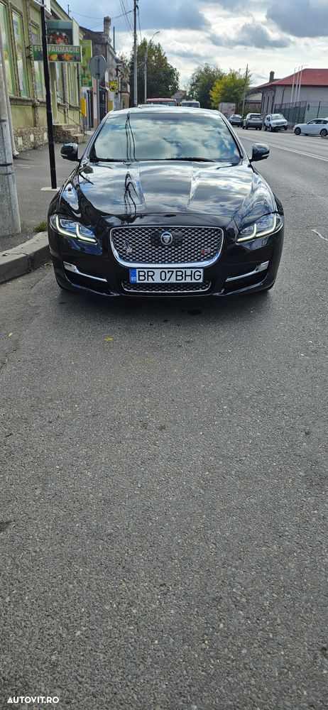 Jaguar XJ 30d LWB Portfolio - 8