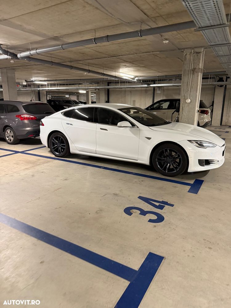 Tesla Model S - 10