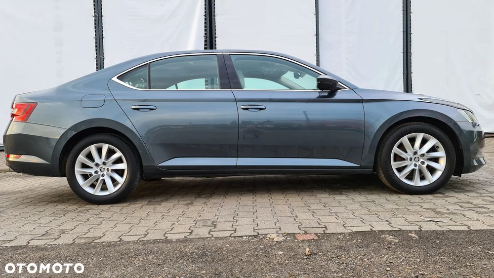 Skoda Superb 2.0 TDI Style DSG - 4
