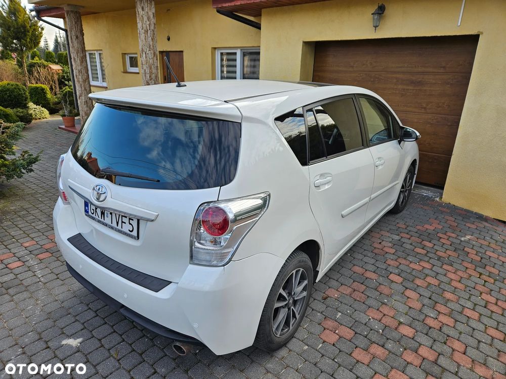 Toyota Verso 2.0 D-4D 5-Sitzer - 8