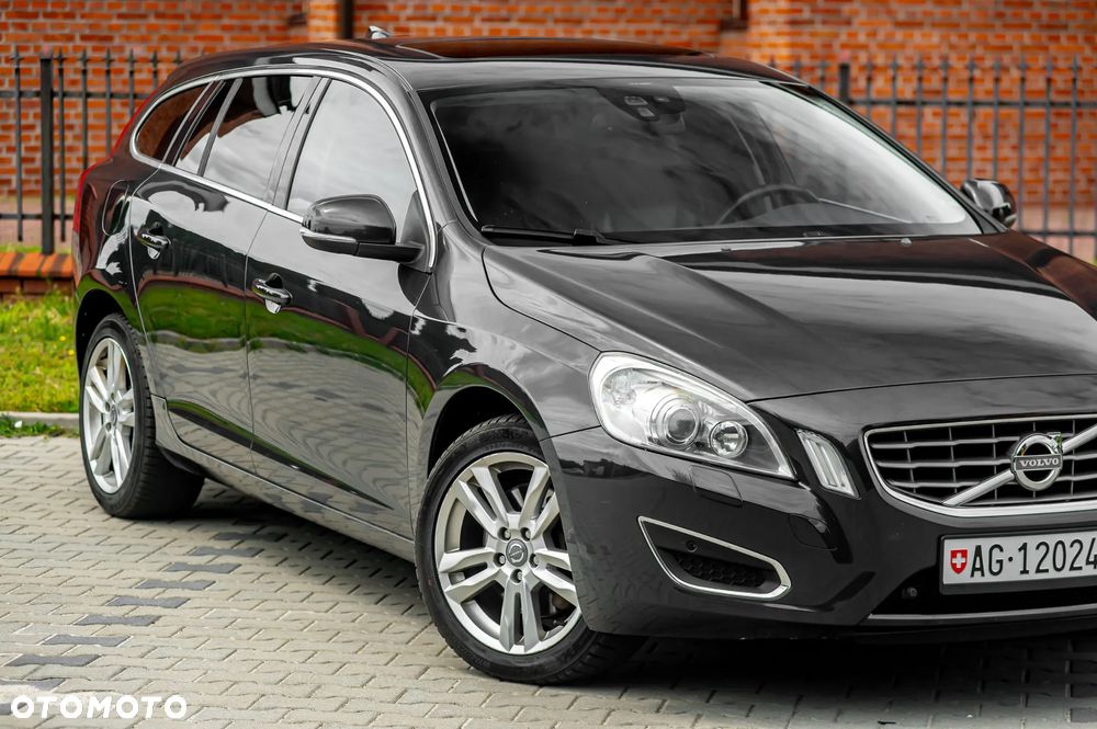 Volvo V60 D5 Geartronic Momentum - 36