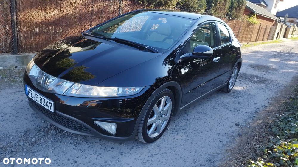 Honda Civic 1.8 Executive NAVI - 1