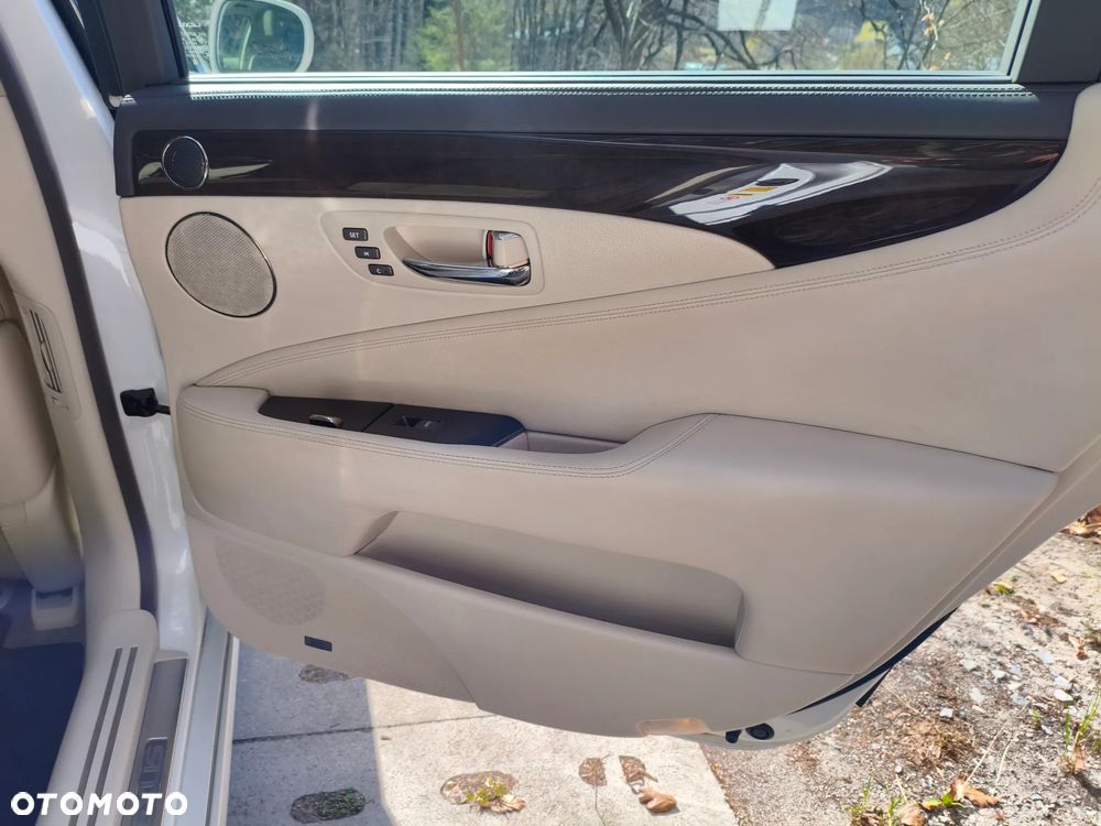 Lexus LS 600h L Prestige - 19