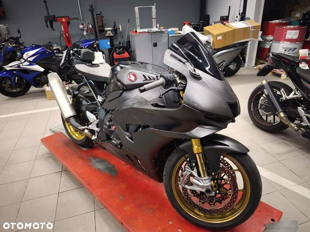Honda CBR - 1
