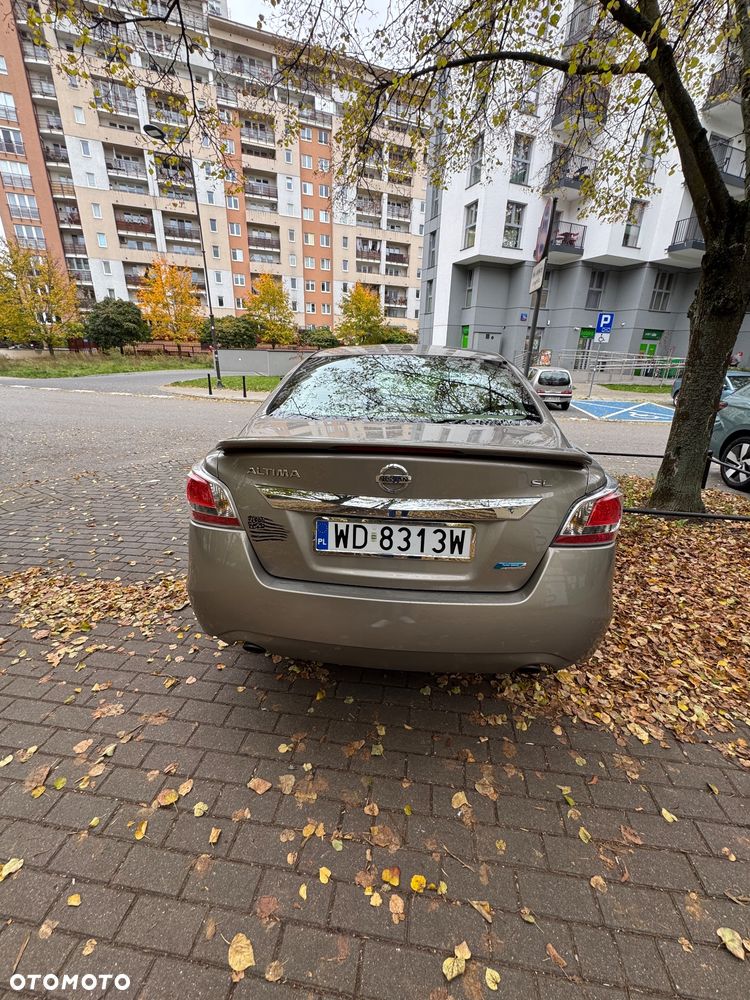 Nissan Altima - 1