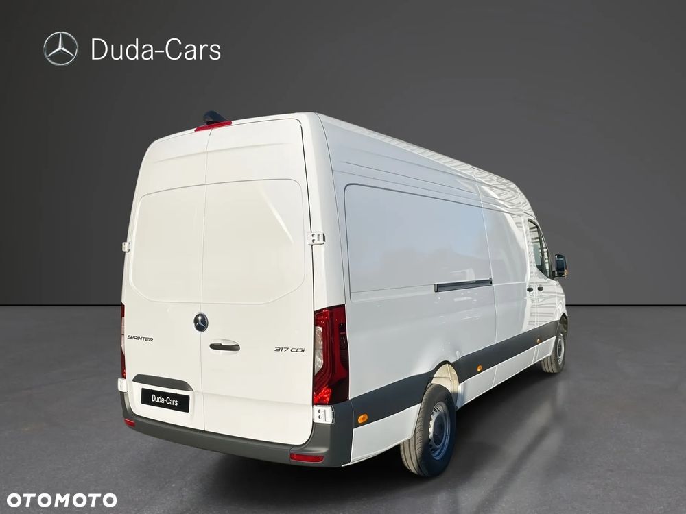 Mercedes-Benz Sprinter - 4