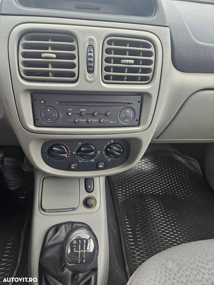 Renault Clio - 11