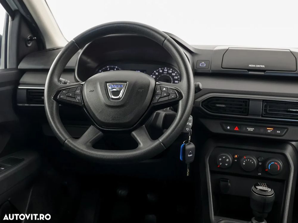 Dacia Logan TCe 90 Essential - 9