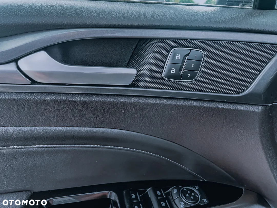 Ford Mondeo 2.0 Hybrid Titanium - 19