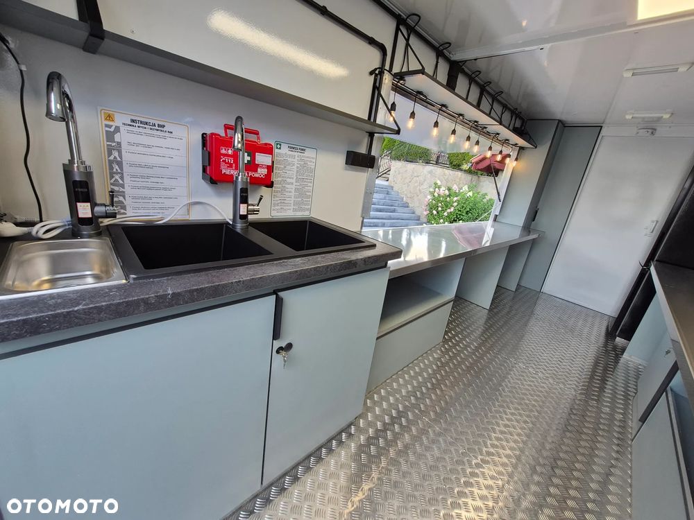 Mercedes-Benz Food Truck Sklep bar - 13
