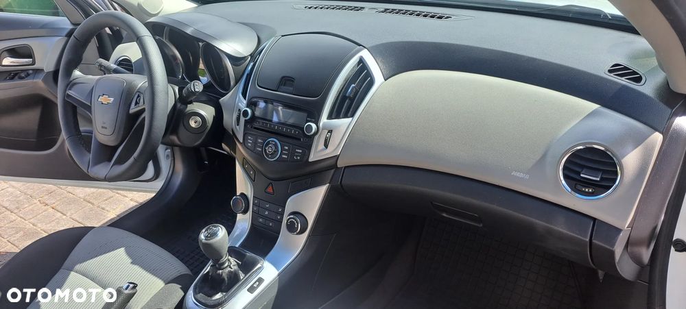 Chevrolet Cruze Station Wagon 1.6 LS+ - 20