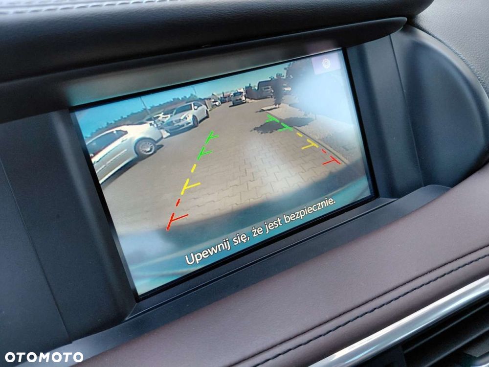 Infiniti Q30 - 24