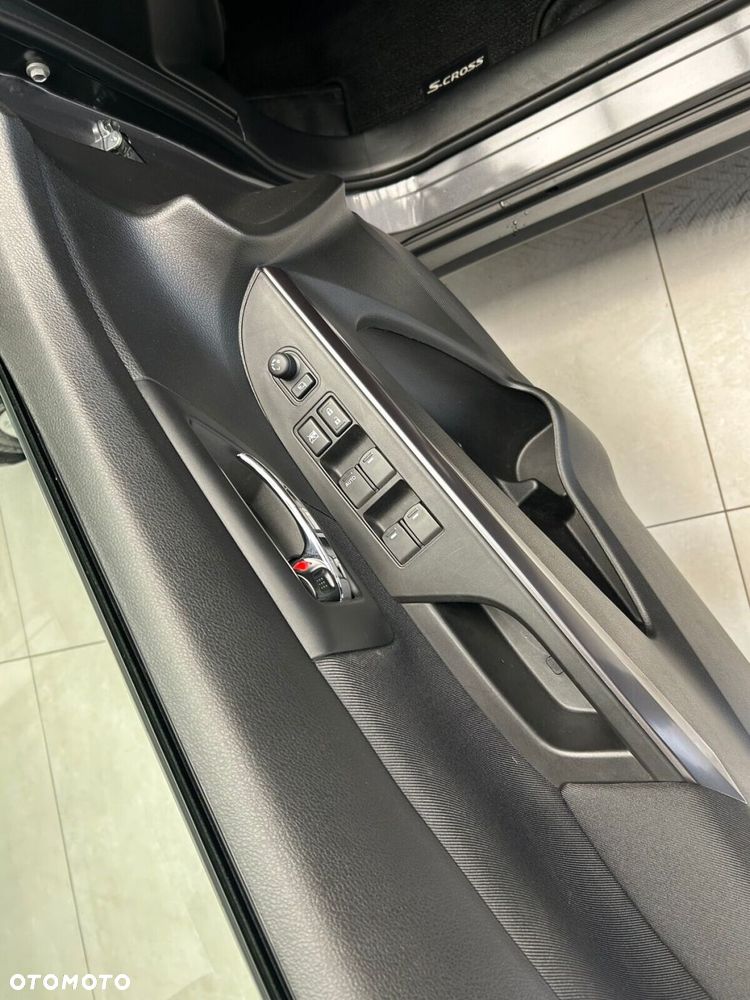 Suzuki S-Cross - 21