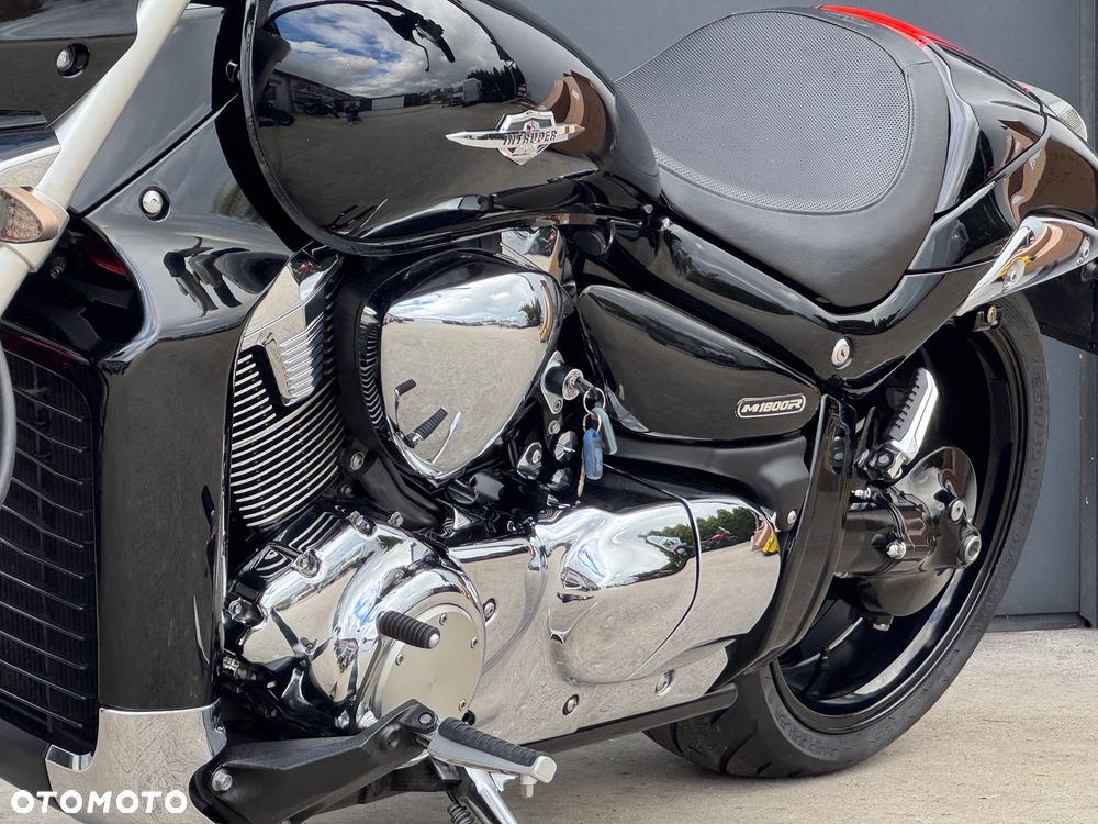 Suzuki Intruder - 27