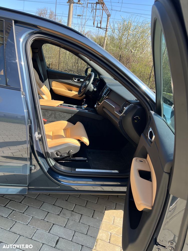 Volvo XC 60 T6 AWD Recharge Plus Dark - 19