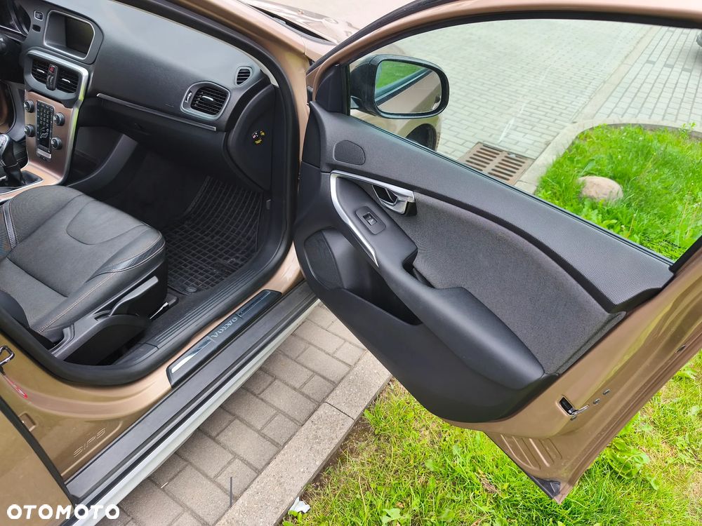 Volvo V40 Cross Country D3 Momentum - 9