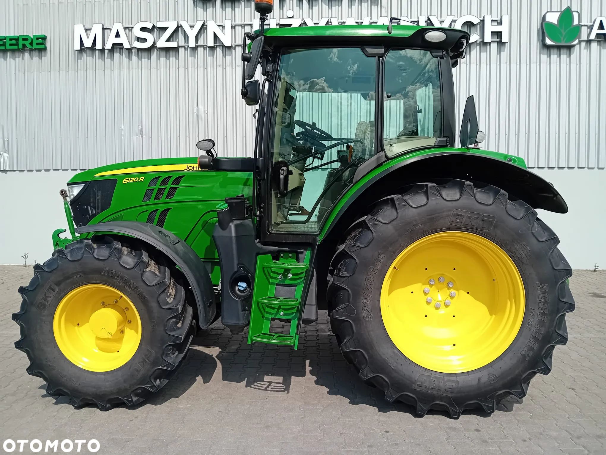 John Deere 6120R - 1