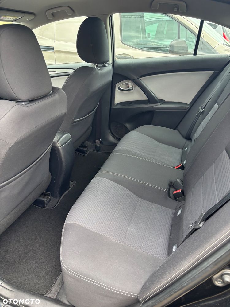 Toyota Avensis 1.6 D-4D Premium - 12
