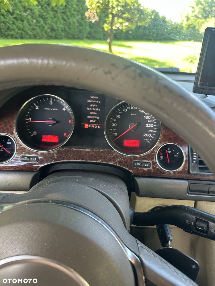 Audi A8 - 8
