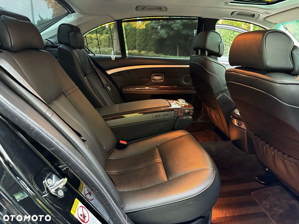 BMW Seria 7 750i L - 29
