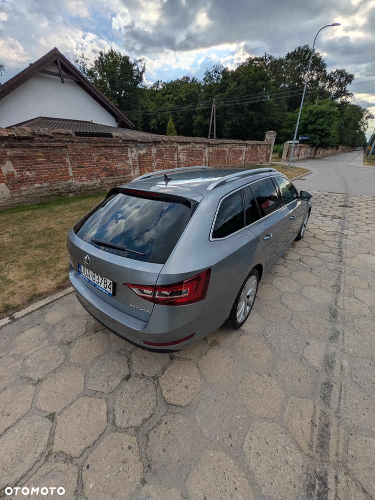 Skoda Superb 2.0 TDI Ambition DSG - 27