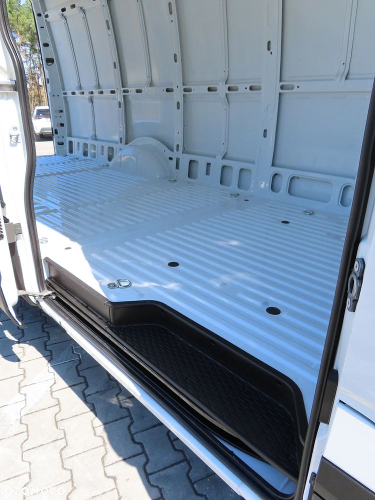 Iveco Daily 35S18 3.0 HPI 180 KM POWER Furgon Blaszak XXL 4.70 CM MAXI LONG Wysokość H2 1900 mm WZMACNIANE ZAWIESZENIE 968 Kg Ładowność HAK 3500 Kg Rozstaw Osi 4100 mm DMC 3500 Kg, WZMACNIANY Stan NOWY NIE UŻYWANY OKAZJA DOSTEPNY I GOTOWY - 28
