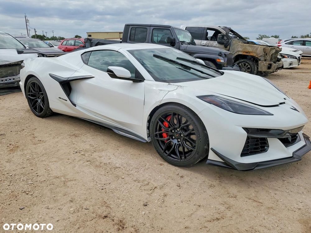 Chevrolet Corvette - 3