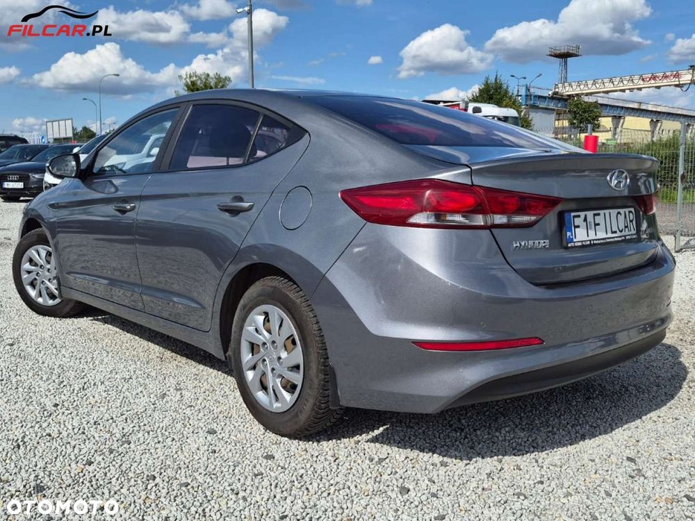 Hyundai Elantra - 4