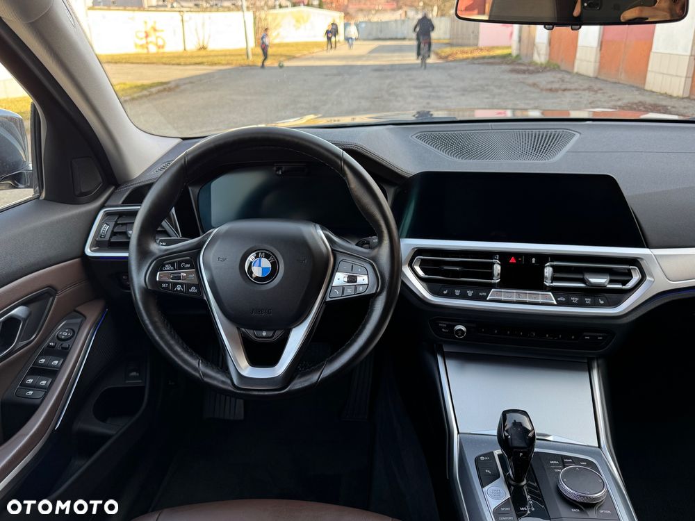 BMW Seria 3 320d Luxury Line - 26