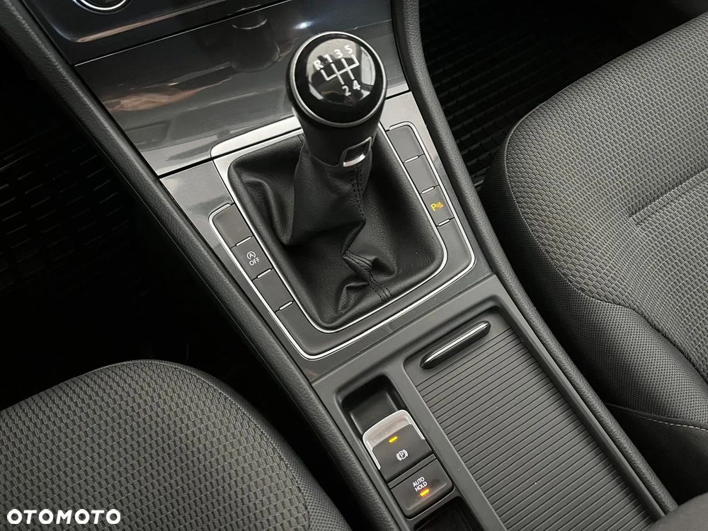Volkswagen Golf VII 1.6 TDI BMT Comfortline - 32
