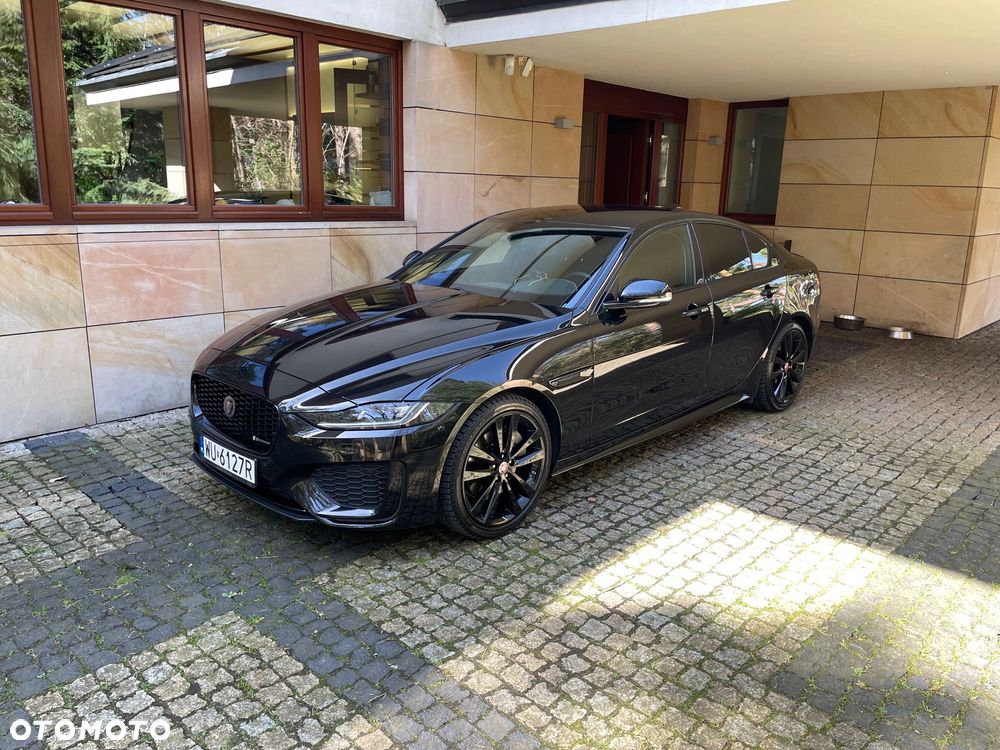Jaguar XE 2.0 D180 AWD R-Dynamic SE - 1