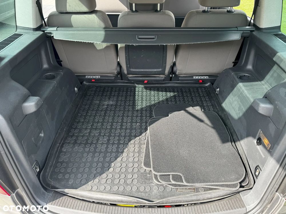 Volkswagen Touran 2.0 TDI DPF Highline - 12